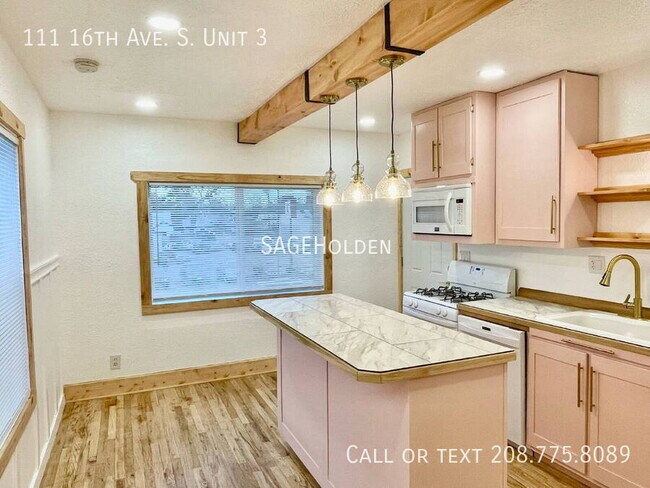 Building Photo - 111 16th Ave S