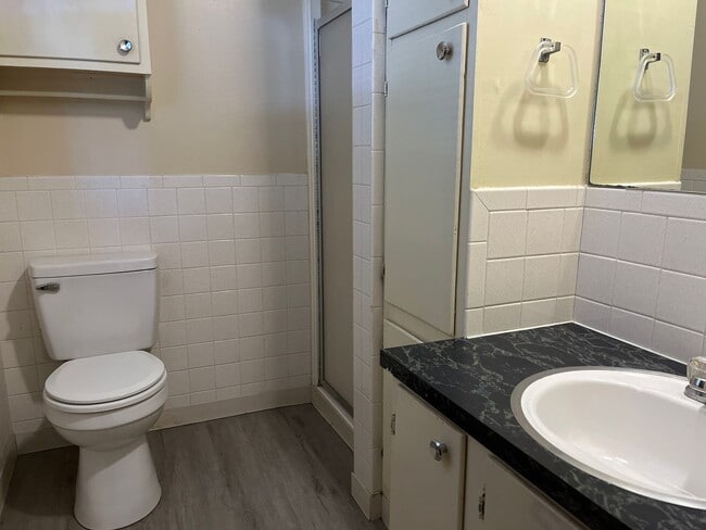 Building Photo - 3 Bedroom with 3 live areas + Office!