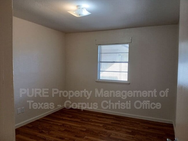 Building Photo - 2255 Lombardy Dr