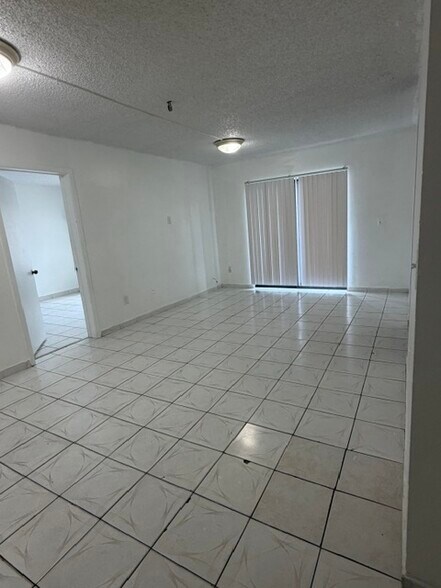 Building Photo - 9704 Hammocks Blvd