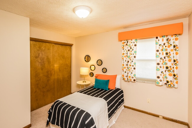 Building Photo - 4112 Loughmoor Dr