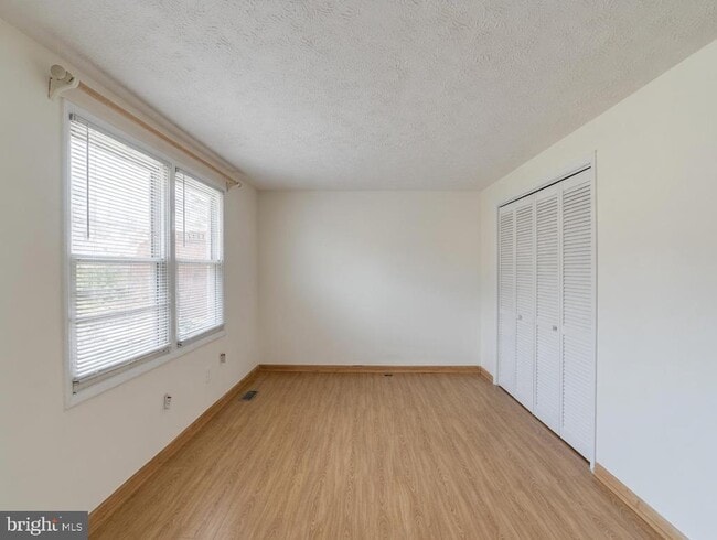Building Photo - 8112 Parkdale Ct