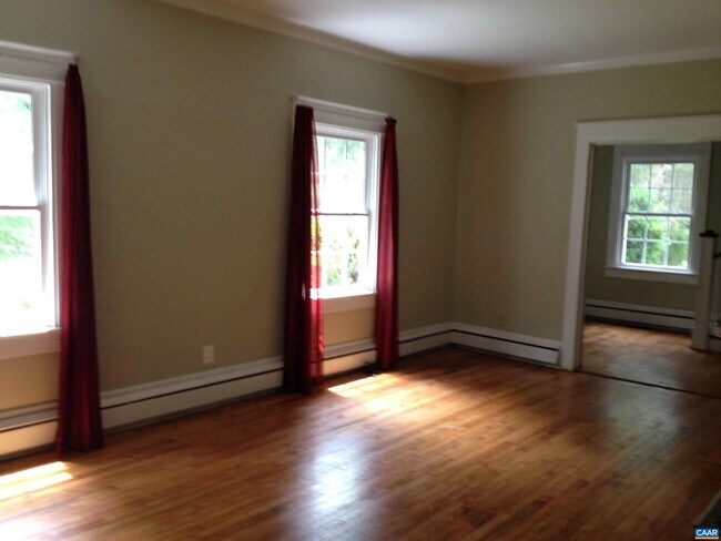 Building Photo - 954 Old Lynchburg Rd