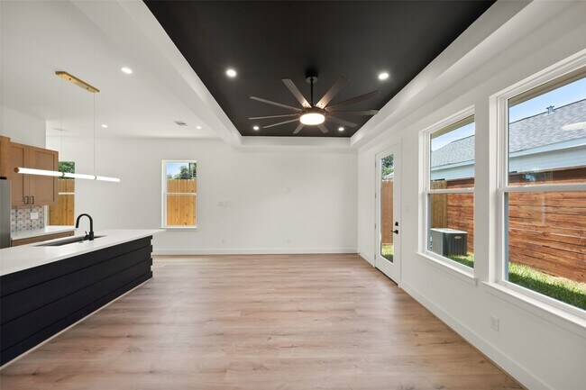 Building Photo - 307 Quitman St