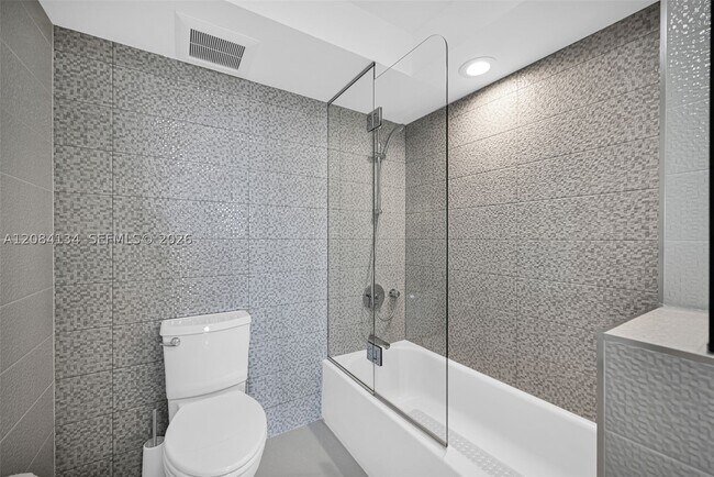 Building Photo - 801 N Venetian Dr