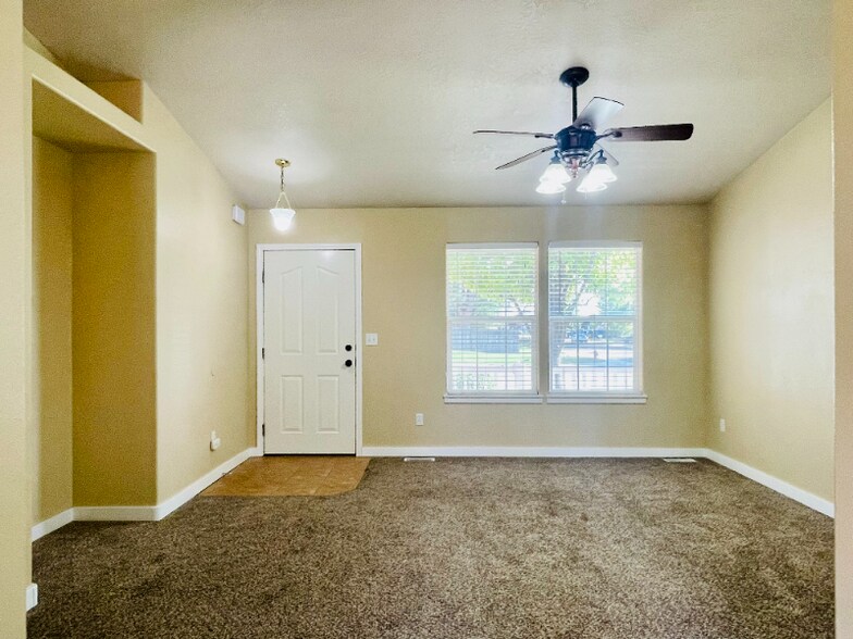 Building Photo - 1338 W Balboa St