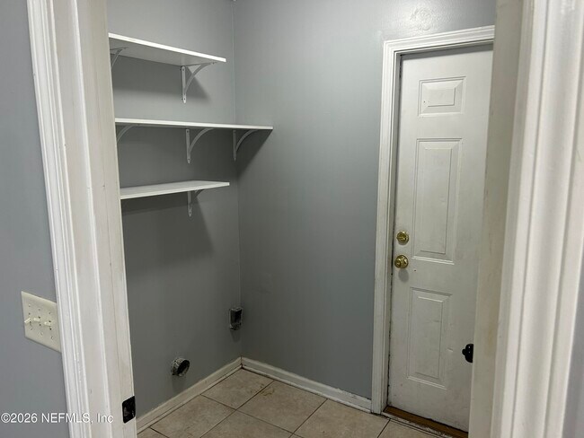 Building Photo - 1804 Northglen Cir