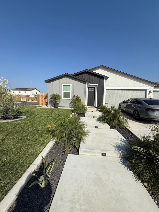 Building Photo - Don't miss the chance to view this stunning in Bakersfield - Flexible Leases available -  Coming ...