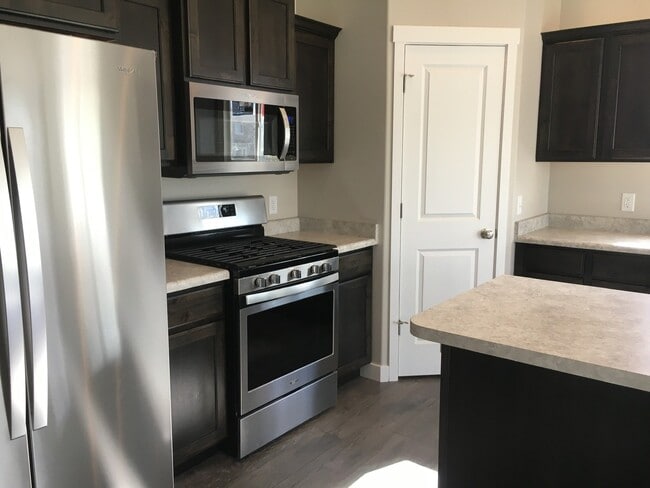 Building Photo - LOVELY VINEYARD RAMBLER FOR RENT