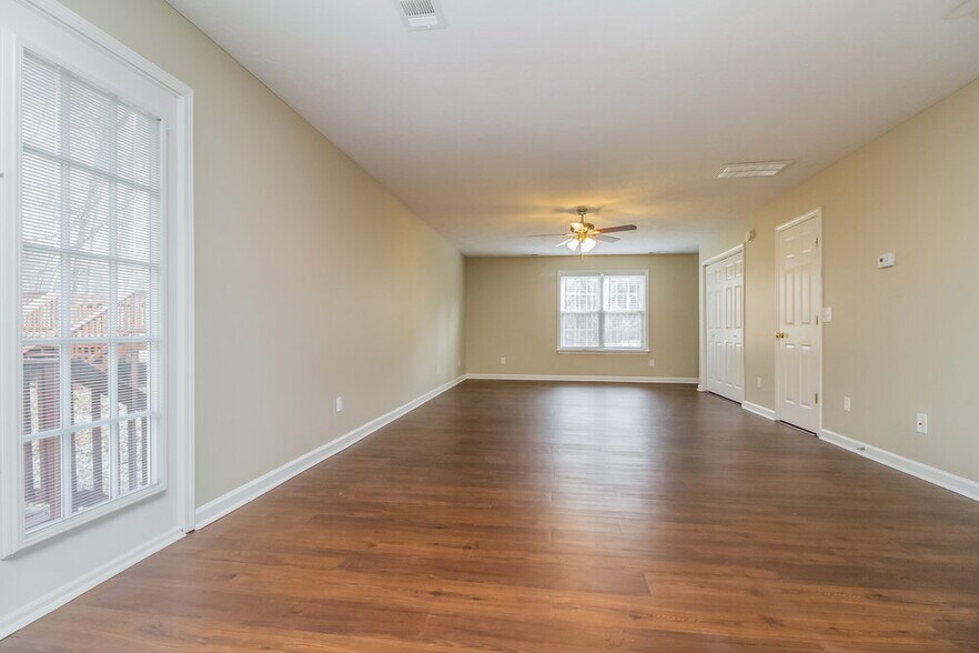 Building Photo - 4465 Winton Dr
