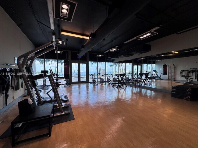 Building Photo - 601 NE 36th St