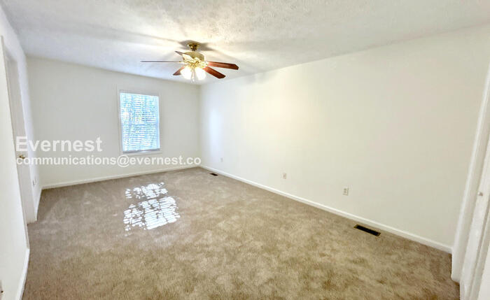 Building Photo - 720 William Howard Pl