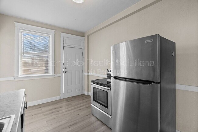 Building Photo - 4102 California Ave