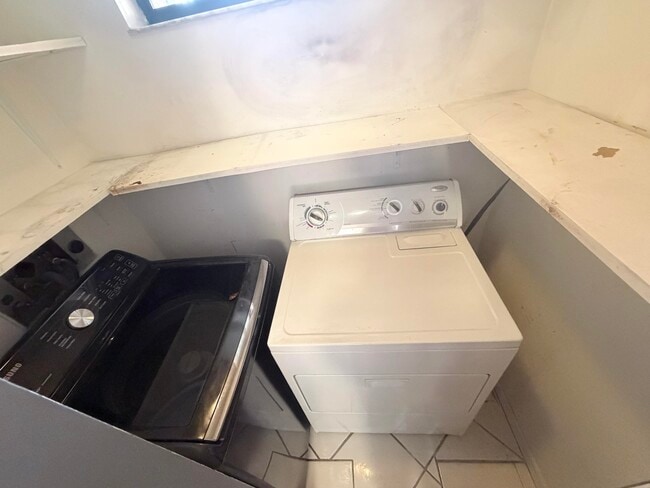 Building Photo - 10343 Greenhouse Rd