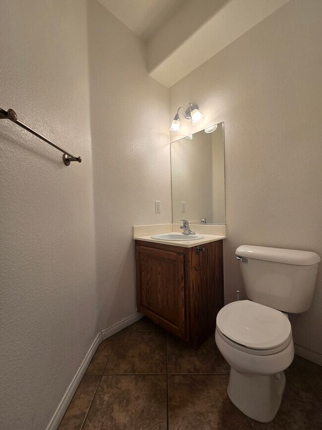 Building Photo - 9164 Craven Ave