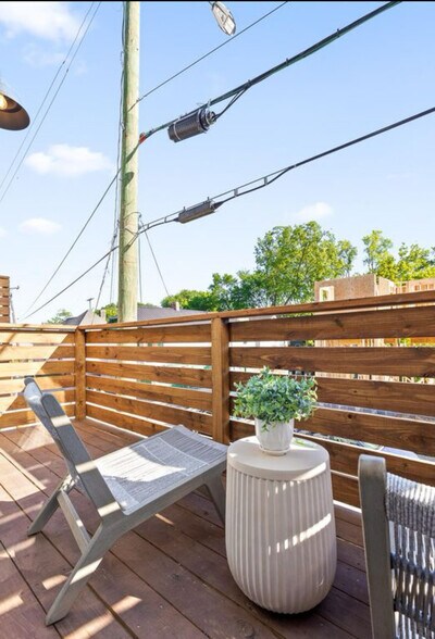 Building Photo - 126 E 19th St