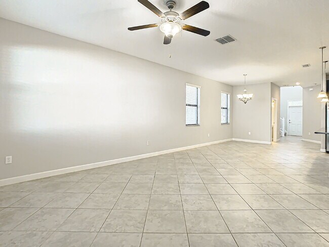 Building Photo - 925 Terra Vista St