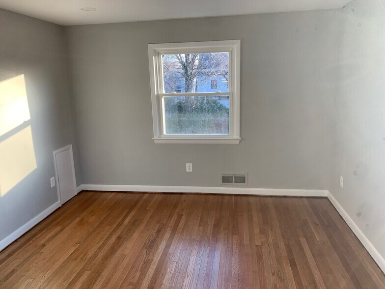 Bedroom - 311 N Bryan St