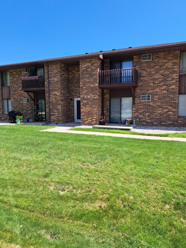 Building Photo - Bridgewood Apartments 907