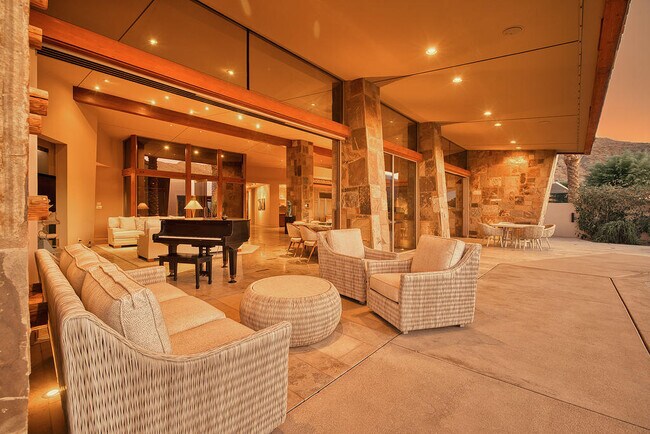 Building Photo - 9 Rockcrest