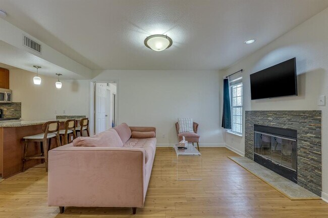 Building Photo - 7685 Northcross Dr