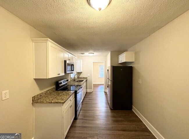 Building Photo - 1737 McKenzie Dr