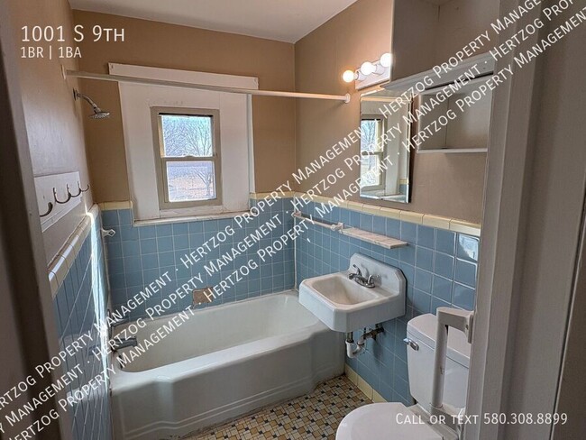 Building Photo - 1001 S 9th-