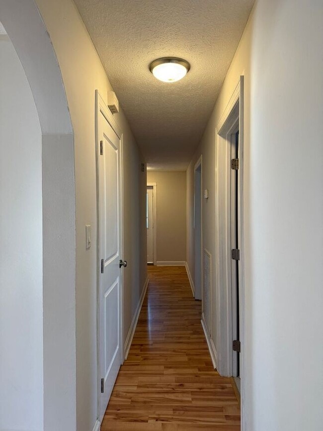 Building Photo - Spacious 4 Bedroom in North Nashville - Minutes from Downtown