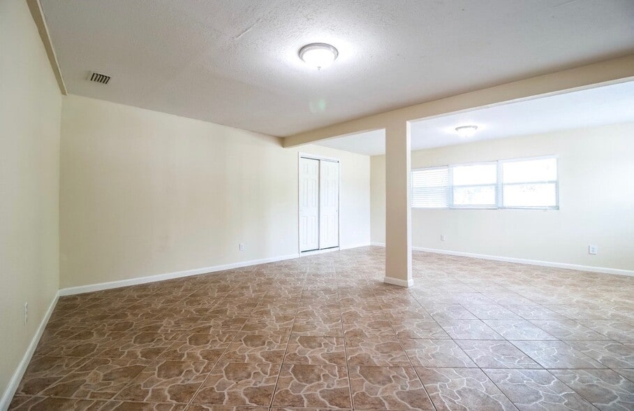 Building Photo - 2313 Dunbury Ct