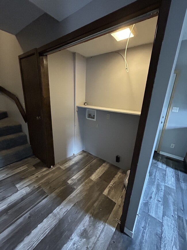 Building Photo - 1030 W 17th St