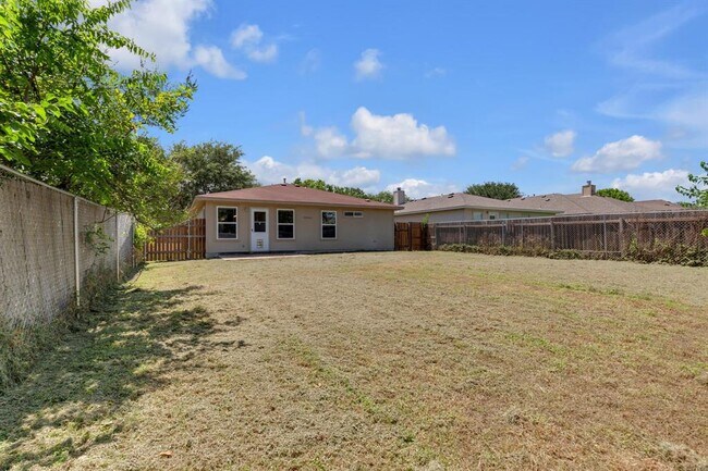 Building Photo - 111 David Dr