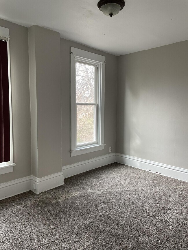 Building Photo - 651 Caledonia Pl