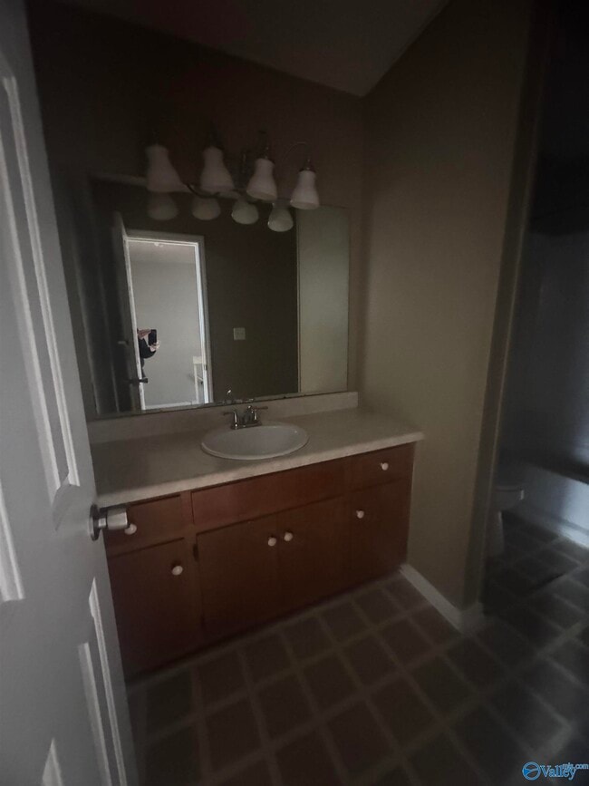 Building Photo - 210 Marinawoods Dr SE