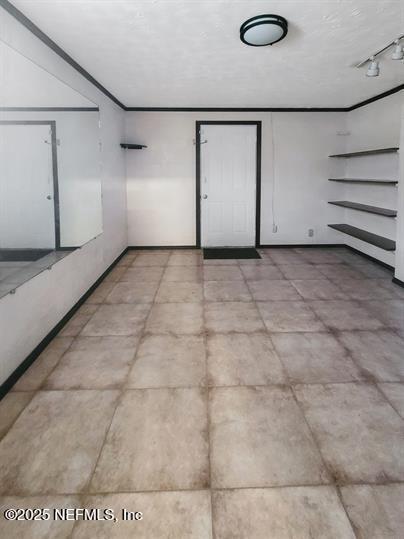 Building Photo - 2006 Brookview Dr S