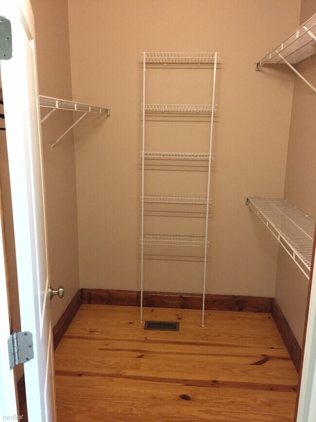 Building Photo - 2 br, 2 bath Townhome - 443 McAdoo Ave