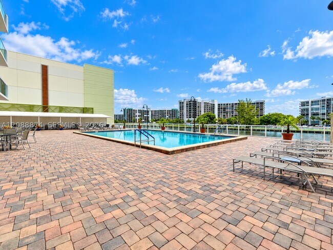 Building Photo - 3000 S Ocean Dr