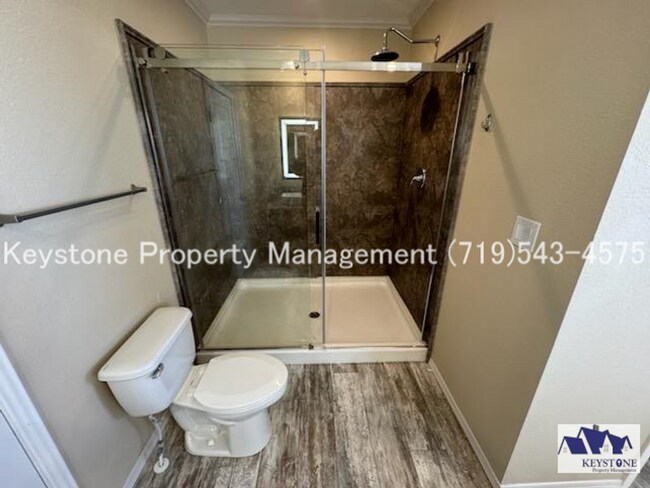 Building Photo - Upscale, Modern 4 Bedroom/2 Bathroom/2 Car...