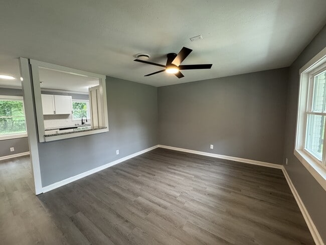 Building Photo - 3620 SW Cerro Vista St