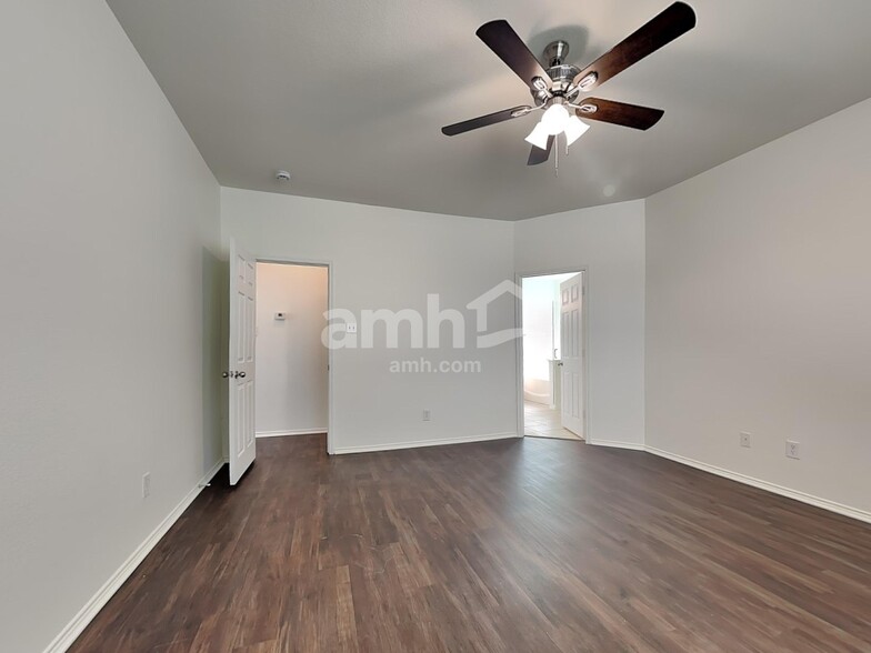 Building Photo - 429 Bell Dr