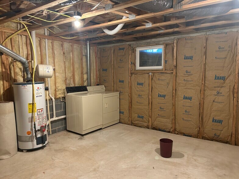 Building Photo - 2717 Foxshire Dr