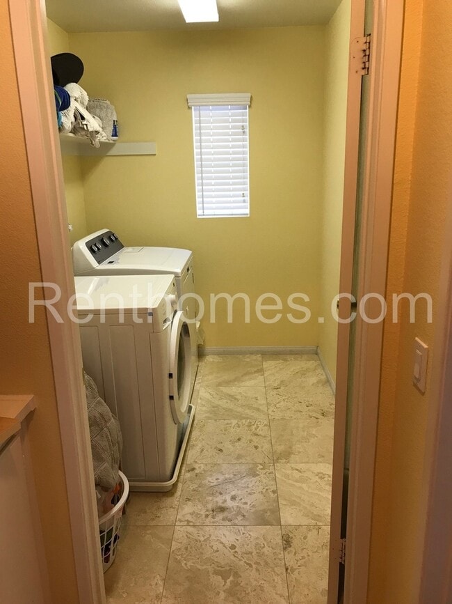 Building Photo - 473 Camino Verde