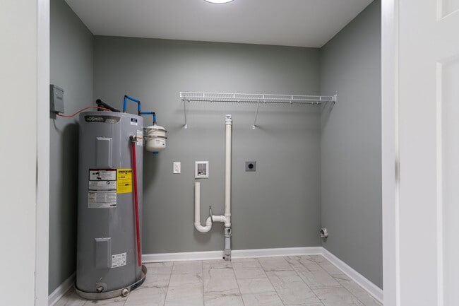 Building Photo - Newly renovated 4 Bedroom 3 Bathroom Home in Greeneville, TN