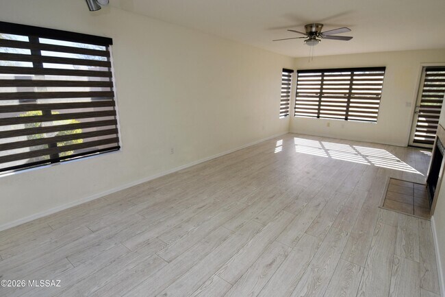 Building Photo - 5855 N Kolb Rd