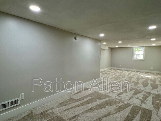 Building Photo - 126 Locust Ct