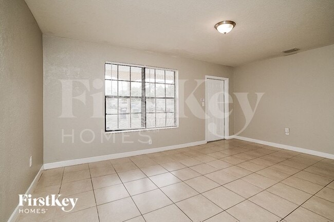 Building Photo - 1000 NE 211th Terrace