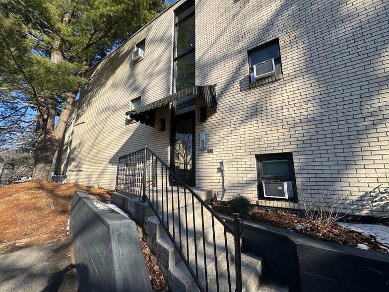 Building Photo - 1301 Cherokee Rd