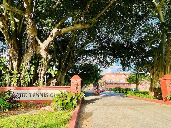 Primary Photo - 660 Tennis Club Dr