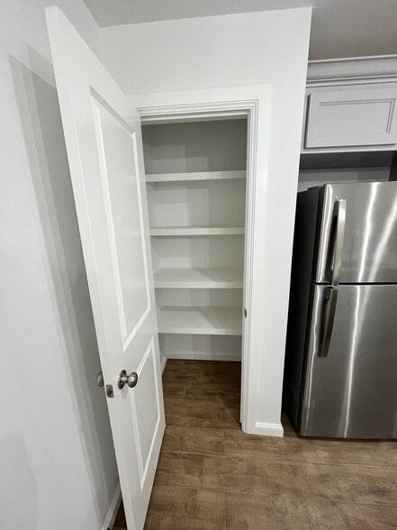 Building Photo - 1335 Eastgate Dr