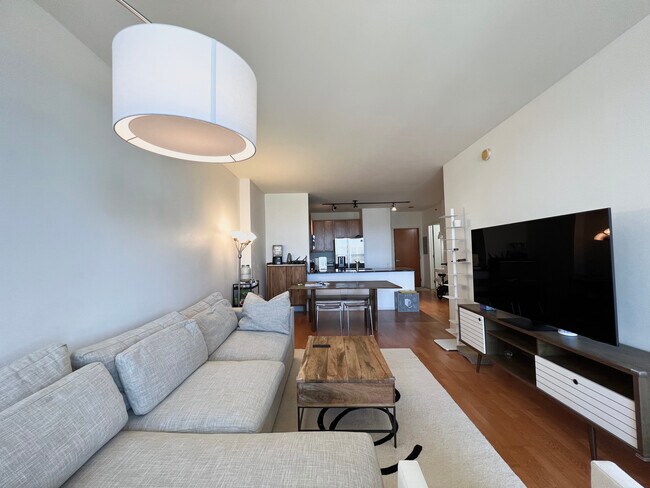 Building Photo - 210 S Desplaines St