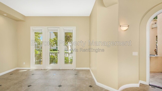 Building Photo - 2947 Farragut Rd